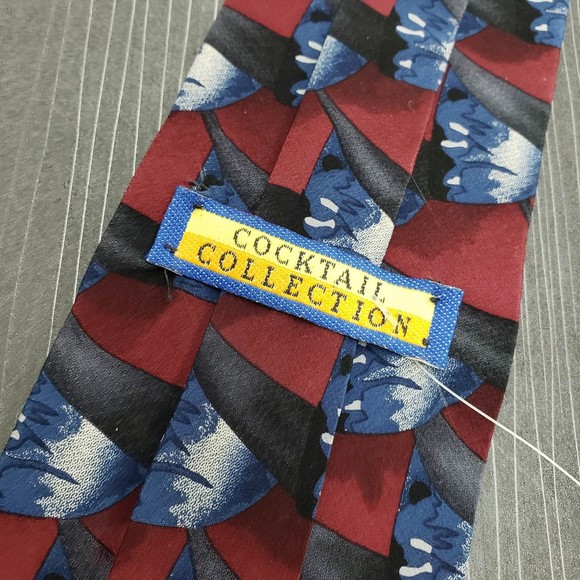 Cocktail Collection White Zinfandel Men's Silk Necktie - Gently Used - Picture 3 of 5